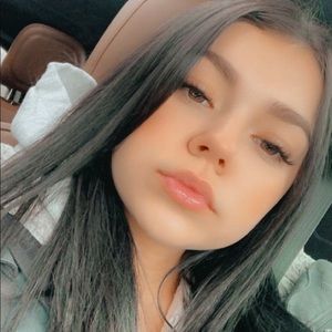 Meet your Posher, Alexia